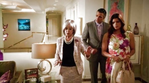Liliana De La Vega's Bouclé tweed knit revere blazer on Jane the Virgin