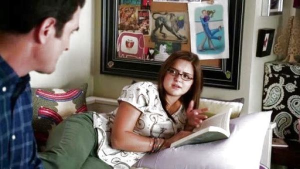 Alex Dunphy's Bicycle-Print Tee on Modern Family