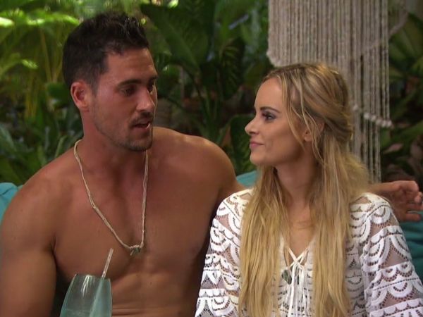 Amanda Stanton's White Lace Scalloped Cover-Up on Bachelor in Paradise