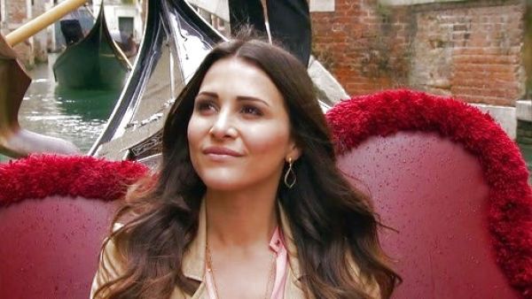 Andi Dorfman's Katia Gold Arabesque Earrings on The Bachelorette 