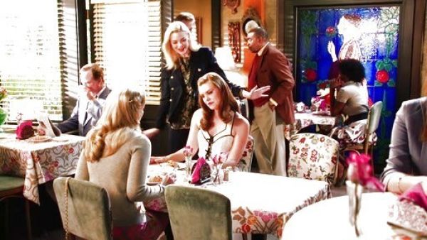 Annabeth Nass's Splendor Bow-Front Blouse (Sleeveless) on Hart of Dixie