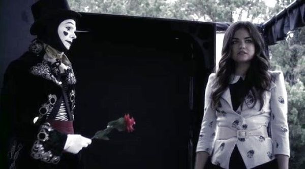 Aria Montgomery's A Heart Skull of Love Blazer on Pretty Little Liars