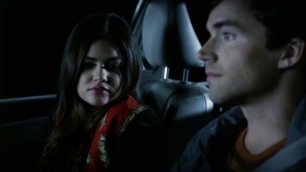 Aria Montgomery's Contrast Padded Leopard Bomber Jacket on Pretty Little Liars