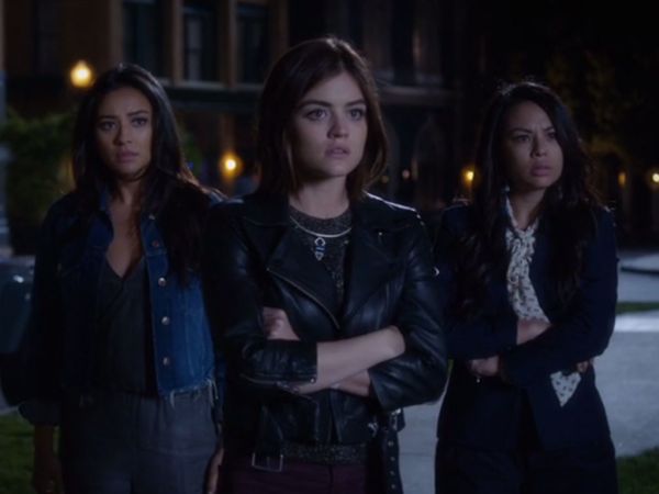 Aria Montgomery's Cropped Leather Jacket on Pretty Little Liars
