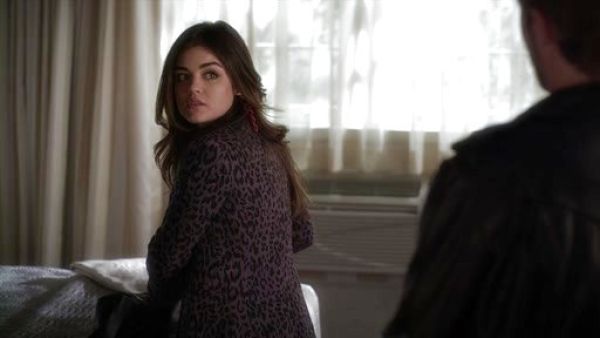 Aria Montgomery's Leopard-Print Linen Blazer on Pretty Little Liars