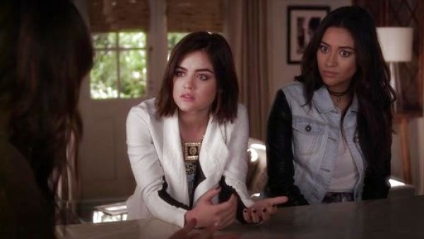 Aria Montgomery's Long-Sleeve Colorblocked Cropped Jacket on Pretty Little Liars