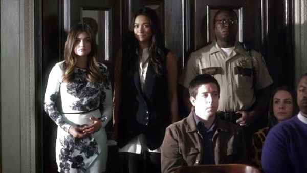 Aria Montgomery's Longsleeve Floral Belted Envelope Dress on Pretty Little Liars