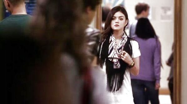 Aria Montgomery's Pyramids Red Leggings on Pretty Little Liars