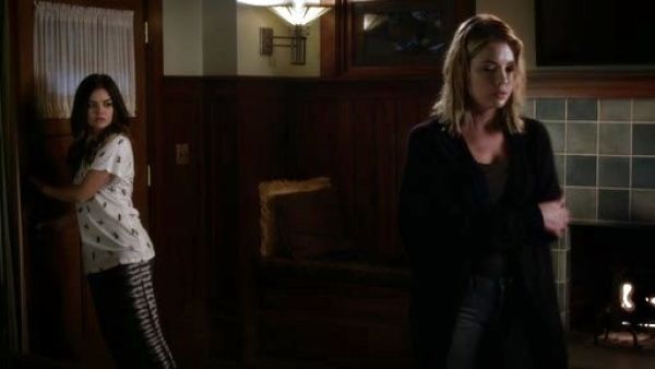Aria Montgomery's Sonny Slub Bugs Tee on Pretty Little Liars