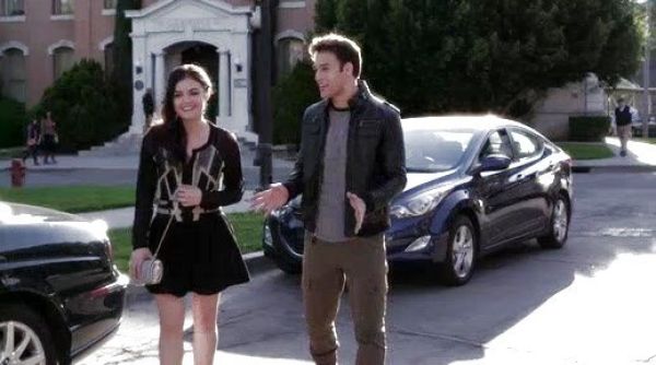 Aria Montgomery's Stripe Clutch Purse on Pretty Little Liars