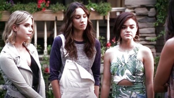 Hanna Marin's Light-Wash Denim Moto Jacket  on Pretty Little Liars