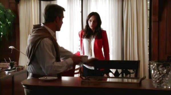 Ashley Davenport's Yahlie cropped stretch-crepe blazer on Revenge