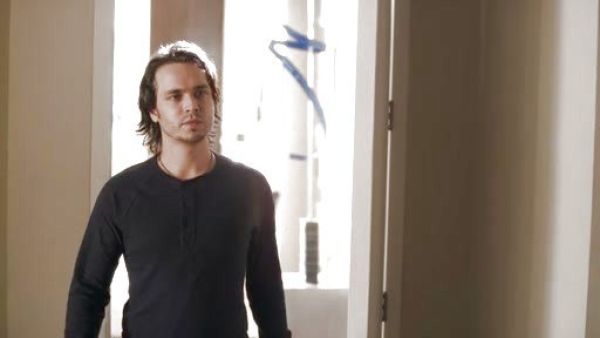 Avery Barkley's Raglan Henley on Nashville