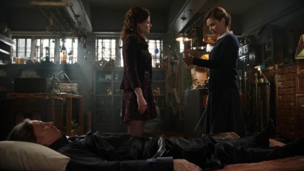Belle 's Cabbage Knit Flare Skirt on Once Upon A Time 
