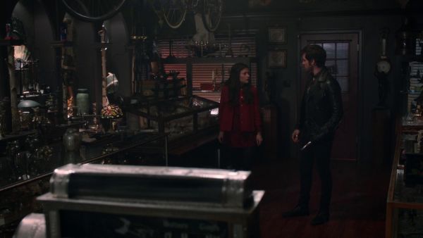Belle 's CREPE BLAZER on Once Upon A Time 