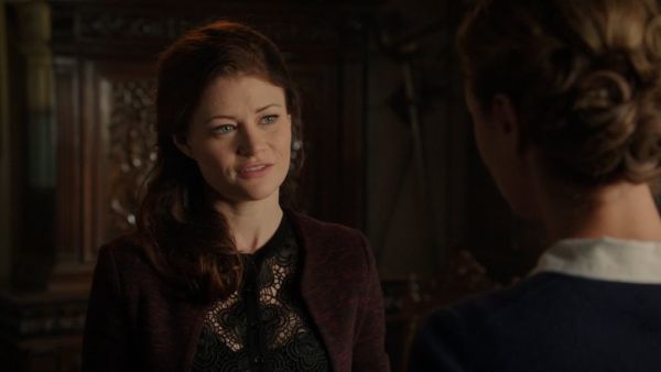 Belle 's Festin Jacket on Once Upon A Time 
