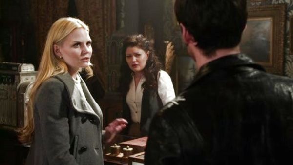 Belle 's Houndstooth Pleated Full Skirt on Once Upon A Time 