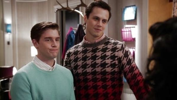 Bennet Wilcox's Houndstooth Sweater on The Carrie Diaries