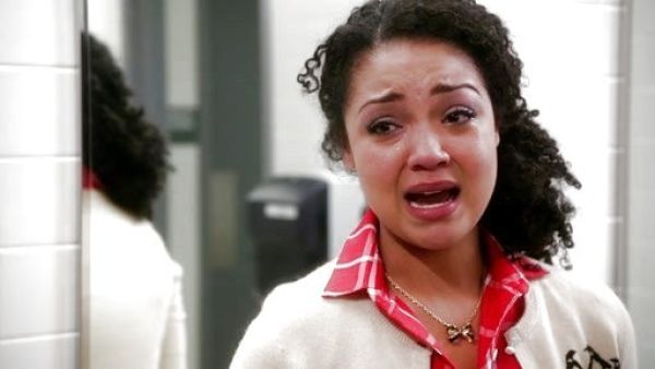 Beth Kingston's Classic Bow Necklace on Chasing Life