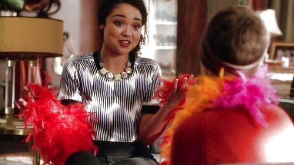 Beth Kingston's Cropped printed cotton-blend top on Chasing Life