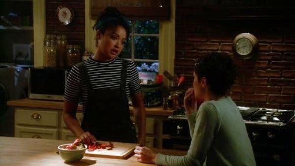 Beth Kingston's Stripe Crop Top on Chasing Life