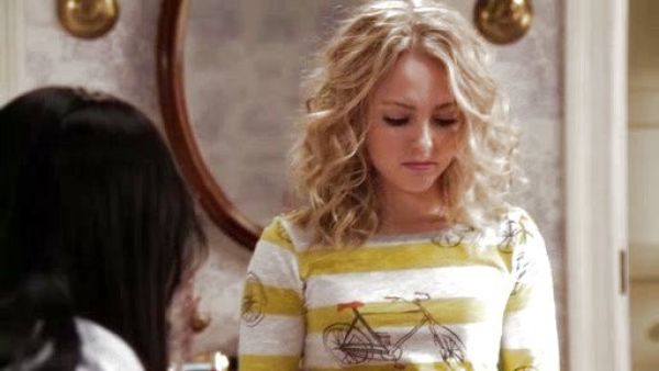 Carrie Bradshaw's Daydreamer Tee on The Carrie Diaries