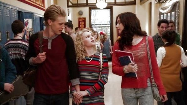 Carrie Bradshaw's Interview Ace Dress on The Carrie Diaries