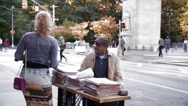 Carrie Bradshaw's Lips Mini Cross Body Bag on The Carrie Diaries