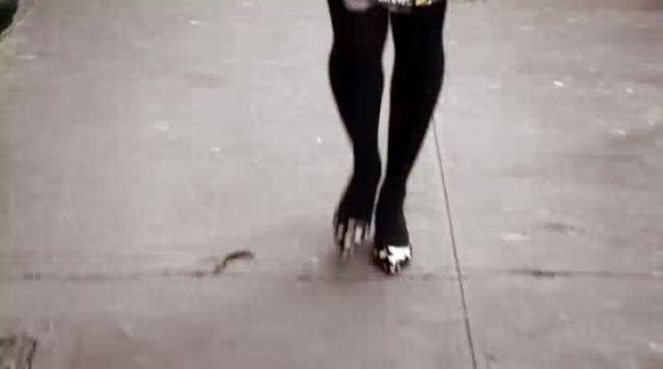 Carrie Bradshaw's scene polka-dot low-heel pump on The Carrie Diaries