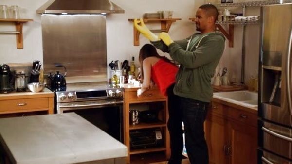 Cece Parekh's skinny pants on New Girl