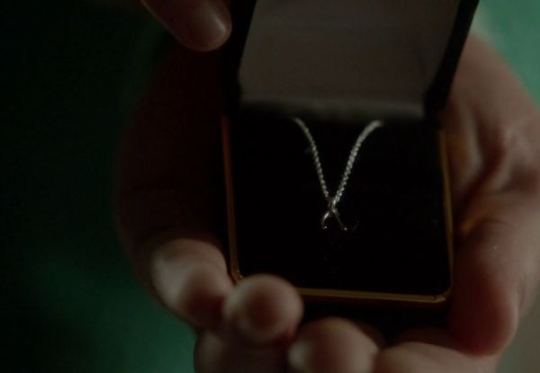 Chanel Oberlin's 'Reminder - Wish' Wishbone Pendant Necklace on Scream Queens