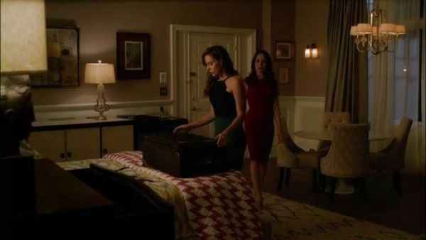 Charlotte Grayson 's 'Abbotsford' Dress on Revenge
