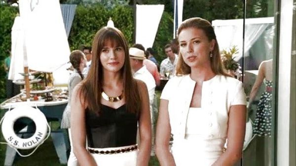 Charlotte Grayson 's Isobel stripe clutch | on Revenge