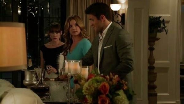 Charlotte Grayson 's PHOEBE BANDAGE DRESS on Revenge