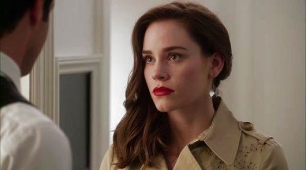 Charlotte Grayson 's Rock Crystal Drop Earrings on Revenge