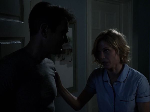 Claire Dunphy's Blue Short Sleeve Piped Pajamas on Modern Family