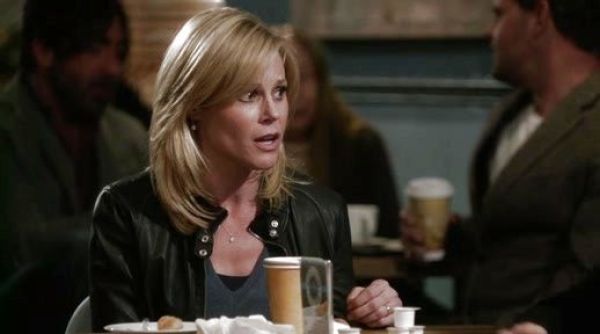 Claire Dunphy's Collarless Biker Jacket on Modern Family