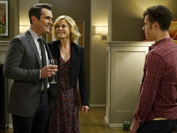 Claire Dunphy's Floral Dress on Modern Family