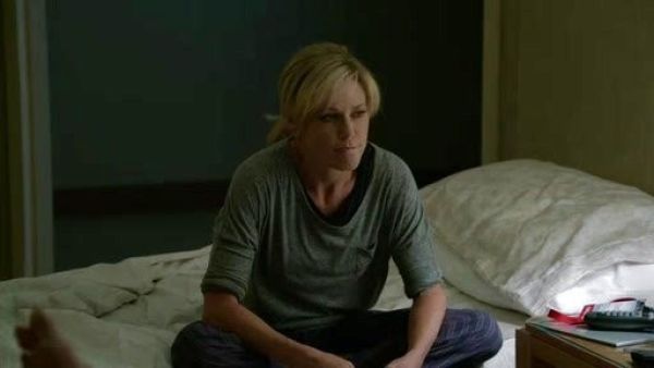 Claire Dunphy's Grey Tee on Modern Family