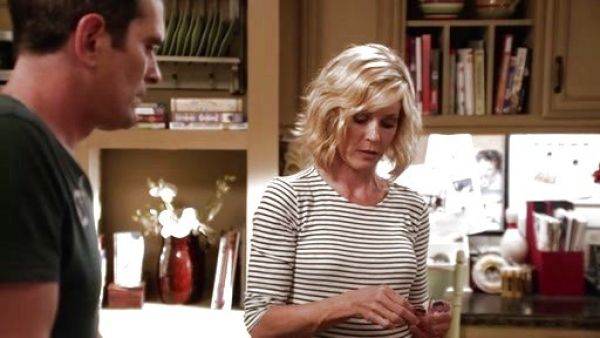 Claire Dunphy's Long-sleeve striped painter T-shirt on Modern Family
