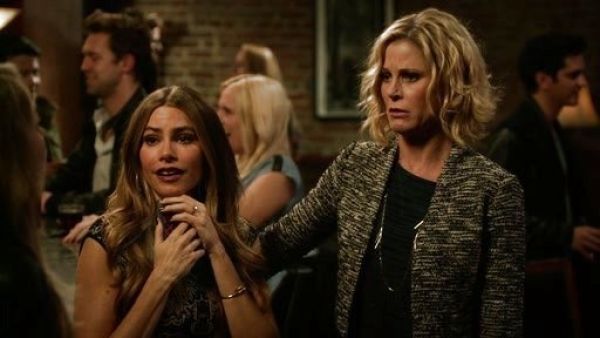 Claire Dunphy's 'Madine' tweed crop blazer on Modern Family