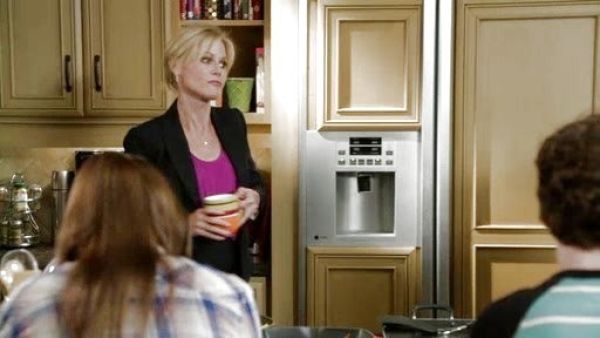 Claire Dunphy's Purple Top on Modern Family