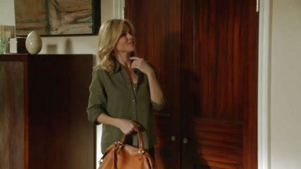 Claire Dunphy's Satchel Bag on Modern Family