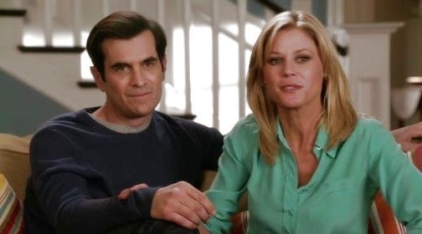 Claire Dunphy's Stretch Blouse on Modern Family