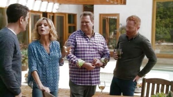 Claire Dunphy's The Legging Skinny Jeans on Modern Family