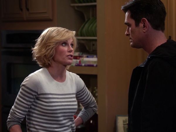 Claire Dunphy's White and Grey Striped Sweater on Modern Family
