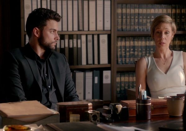 Connor Walsh's Solid Dress Shirt - Slim Fit on How to Get Away With Murder