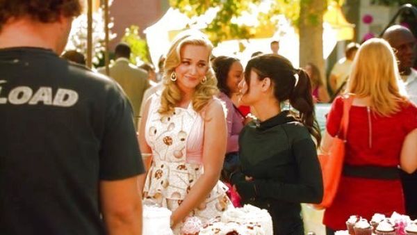 Crickett's Cake Pop Print Apron on Hart of Dixie