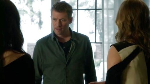 David Clarke's Denim Spread-Collar Cotton-Linen Shirt on Revenge