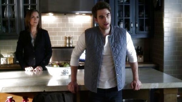 Dean Stavros's Chambray Quilted Vest on Pretty Little Liars